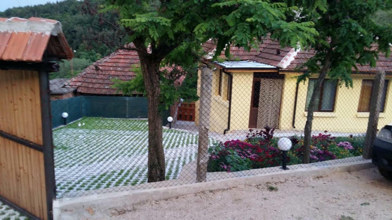 Guest House „Ivanovata house” Yanovets Exteriér fotografie